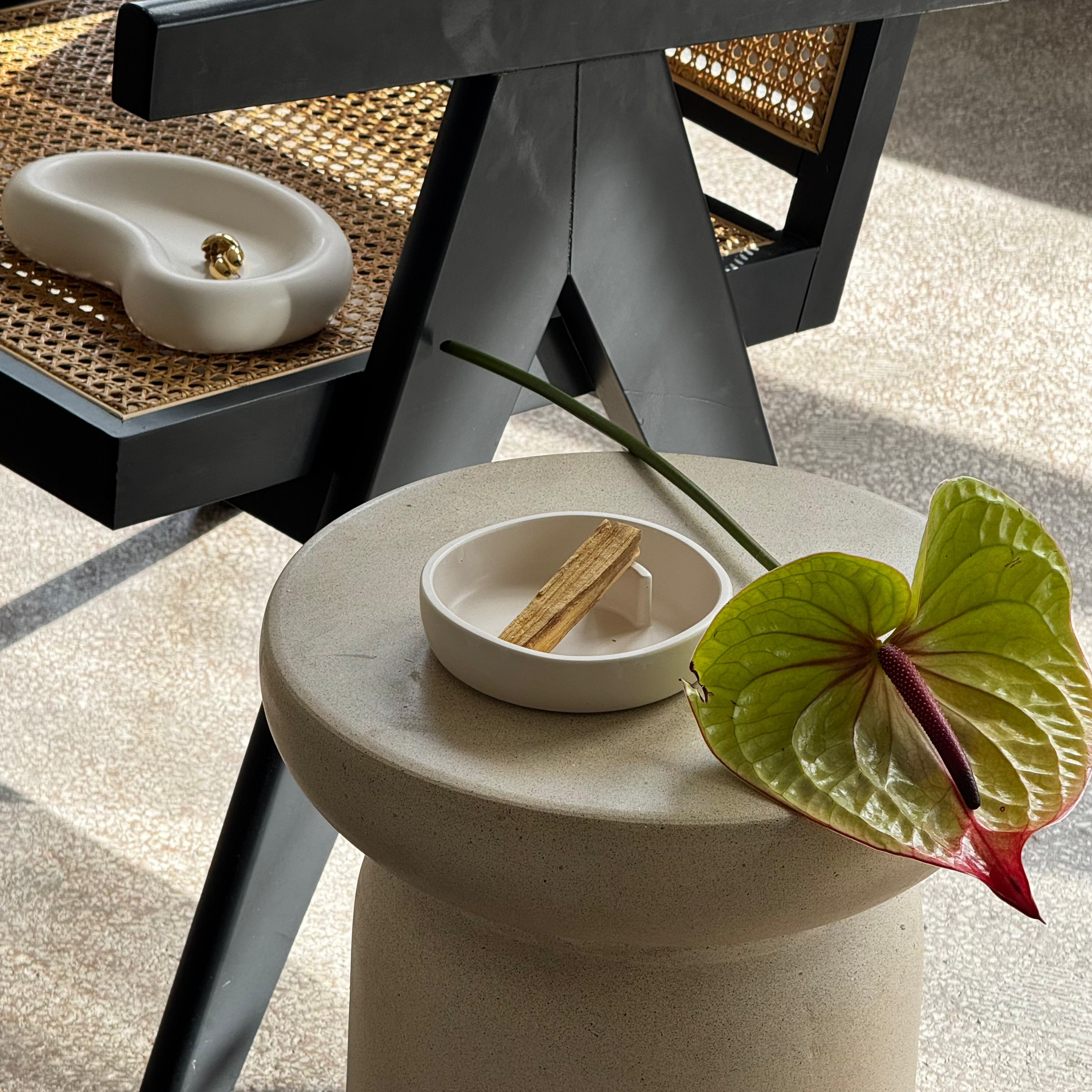 AURA HOLDER