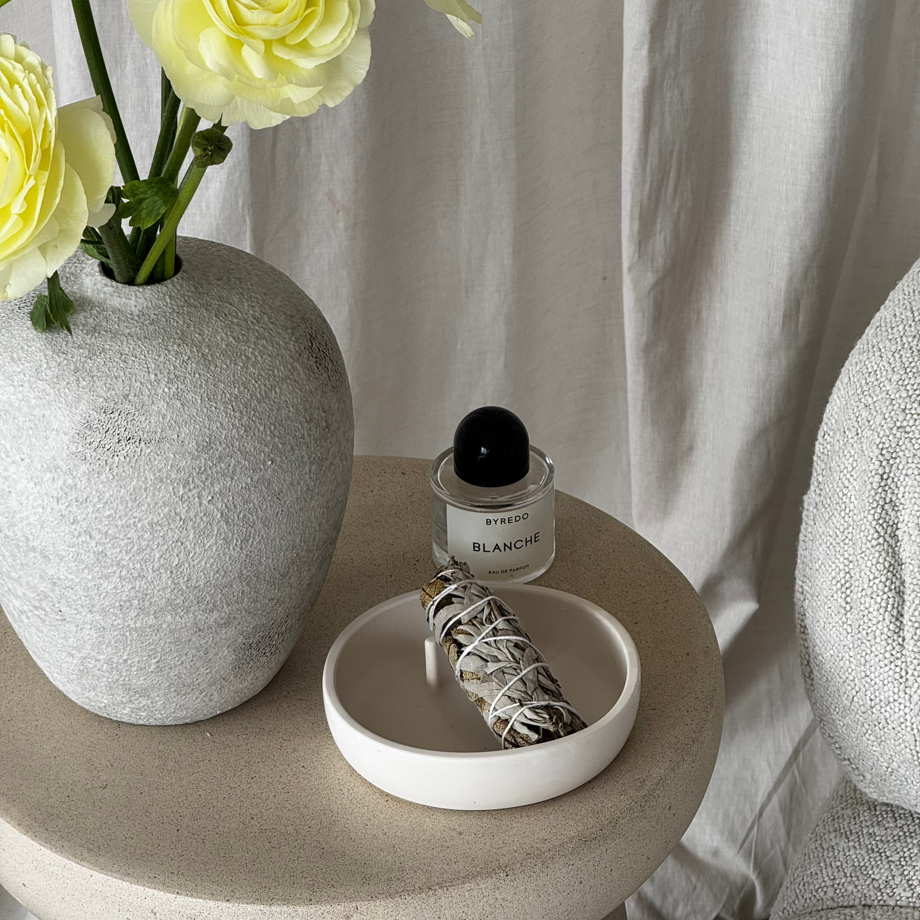 AURA HOLDER