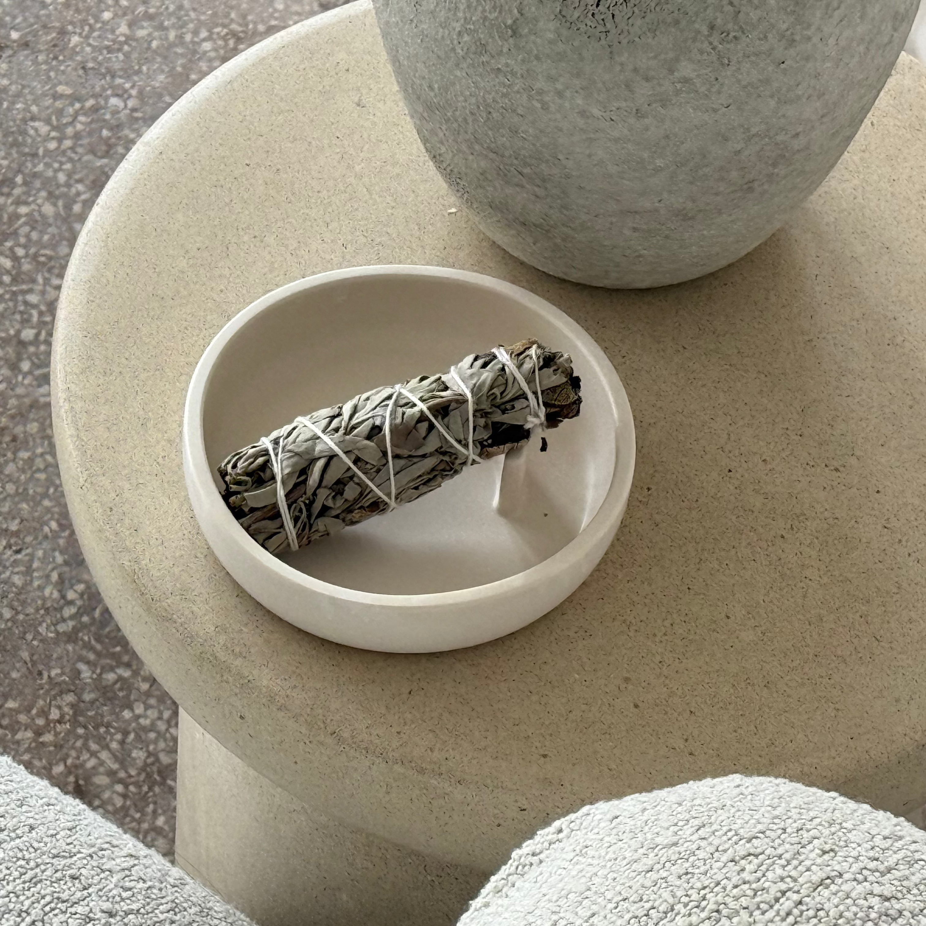 AURA HOLDER